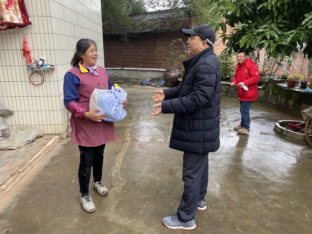 4走访学员兰学芬家.jpg